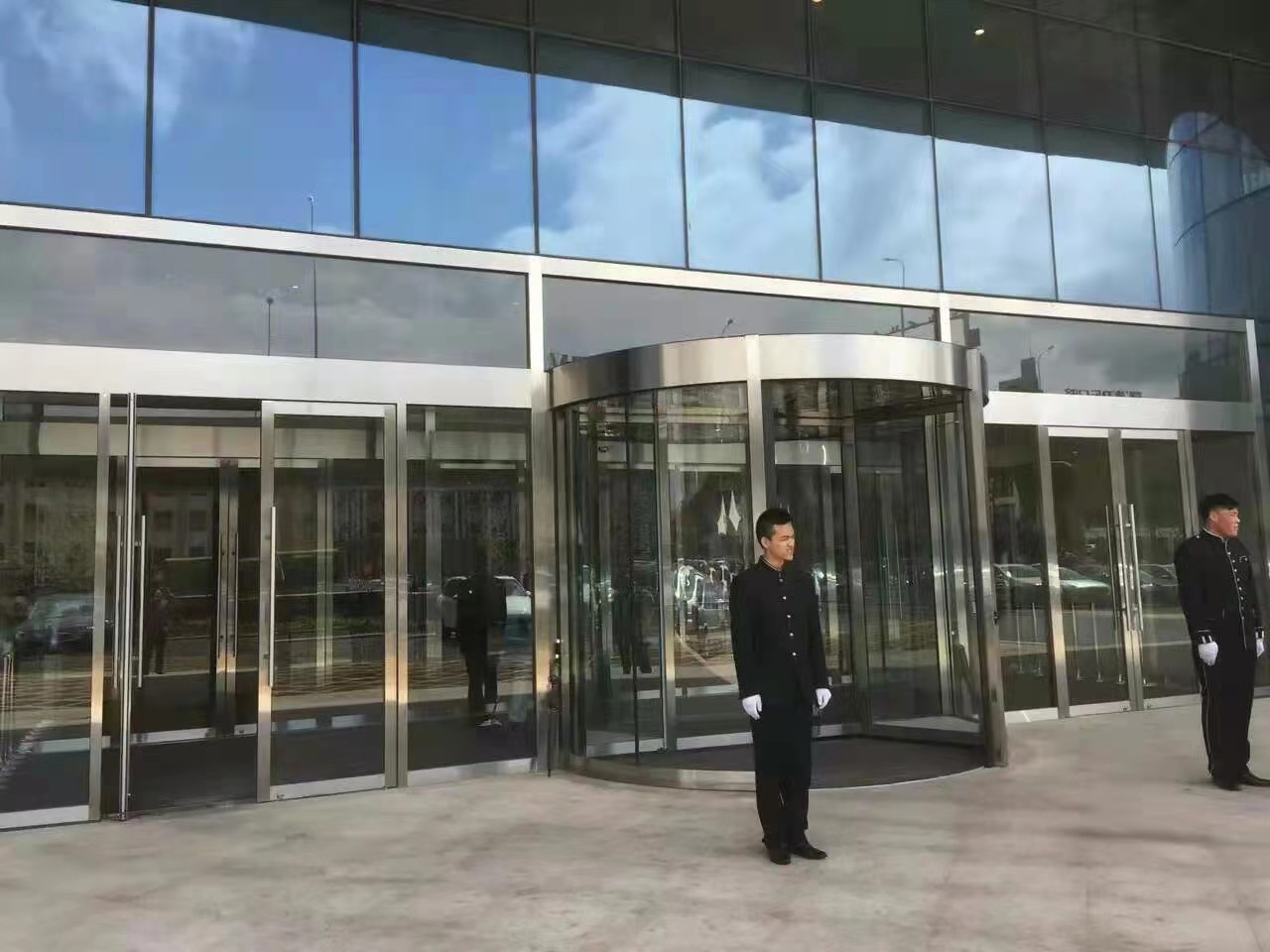 兩翼旋轉門